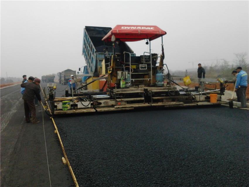 雲南省龍瑞高速公路